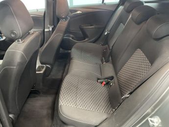 VAUXHALL ASTRA 1.6 CDTi ecoTEC BlueInjection Design Sports Tourer 5dr Diesel Ma