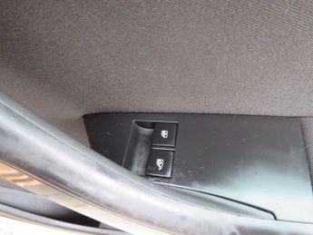 VAUXHALL ASTRA 1.6 16v SRi Hatchback 5dr Petrol Auto Euro 5 (115 ps)