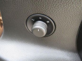 VAUXHALL ASTRA 1.6 16v SRi Hatchback 5dr Petrol Auto Euro 5 (115 ps)