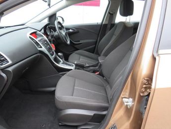 VAUXHALL ASTRA 1.6 16v SRi Hatchback 5dr Petrol Auto Euro 5 (115 ps)