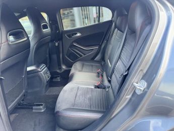 MERCEDES-BENZ GLA 2.1 GLA200d AMG Line (Executive) SUV 5dr Diesel 7G-DCT 4MATIC Eu