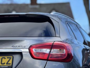 MERCEDES-BENZ GLA 2.1 GLA200d AMG Line (Executive) SUV 5dr Diesel 7G-DCT 4MATIC Eu