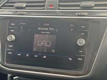 VOLKSWAGEN TIGUAN 2.0 TDI R-Line Tech SUV 5dr Diesel DSG 4Motion Euro 6 (s/s) (190