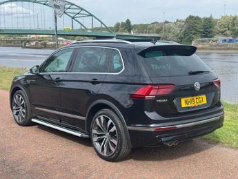 VOLKSWAGEN TIGUAN 2.0 TDI R-Line Tech SUV 5dr Diesel DSG 4Motion Euro 6 (s/s) (190