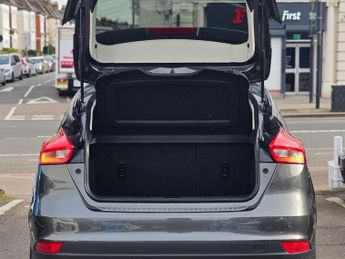 FORD FOCUS AUTOMATIC 1.0T EcoBoost Titanium X Hatchback 5dr Petrol Auto Eur