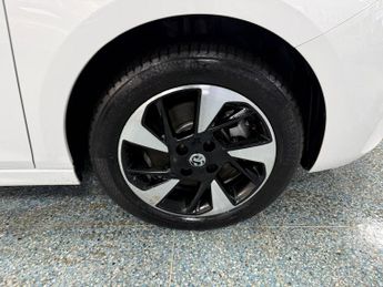 VAUXHALL Corsa Electric 50kWh SE Premium Hatchback 5dr Electric Auto (136 ps)