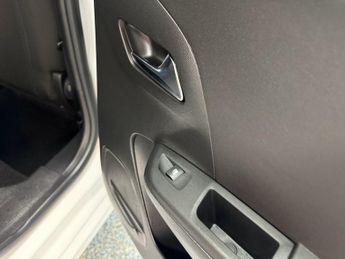 VAUXHALL Corsa Electric 50kWh SE Premium Hatchback 5dr Electric Auto (136 ps)