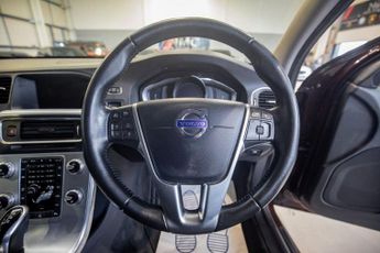 VOLVO V60 CROSS COUNTRY 2.0 D3 Lux Nav Estate 5dr Diesel Auto Euro 6 (s/s) (150 ps)