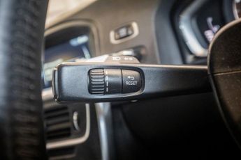 VOLVO V60 CROSS COUNTRY 2.0 D3 Lux Nav Estate 5dr Diesel Auto Euro 6 (s/s) (150 ps)