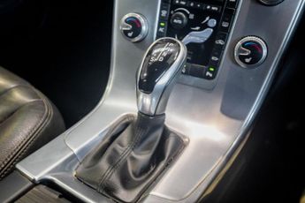 VOLVO V60 CROSS COUNTRY 2.0 D3 Lux Nav Estate 5dr Diesel Auto Euro 6 (s/s) (150 ps)