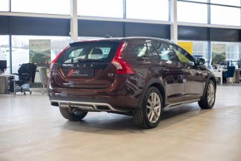 VOLVO V60 CROSS COUNTRY 2.0 D3 Lux Nav Estate 5dr Diesel Auto Euro 6 (s/s) (150 ps)