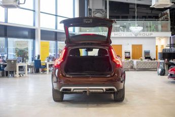 VOLVO V60 CROSS COUNTRY 2.0 D3 Lux Nav Estate 5dr Diesel Auto Euro 6 (s/s) (150 ps)