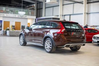 VOLVO V60 CROSS COUNTRY 2.0 D3 Lux Nav Estate 5dr Diesel Auto Euro 6 (s/s) (150 ps)