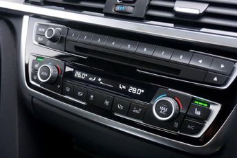 BMW 4 SERIES GRAN COUPE 2.0 420i Luxury Hatchback 5dr Petrol Auto Euro 6 (s/s) (184 ps)