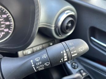 NISSAN JUKE 1.0 DIG-T N-Connecta SUV 5dr Petrol DCT Auto Euro 6 (s/s) (117 p