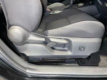 TOYOTA COROLLA 1.8 VVT-h Icon Tech Hatchback 5dr Petrol Hybrid CVT Euro 6 (s/s)