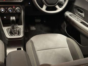 DACIA SANDERO STEPWAY 1.0 TCe EXTREME Hatchback 5dr Petrol CVT Euro 6 (s/s) (90 ps)