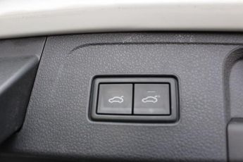 VOLKSWAGEN PASSAT 2.0 TDI EVO R-Line Estate 5dr Diesel DSG Euro 6 (s/s) (150 ps)