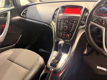 VAUXHALL ASTRA 2.0 CDTi SE Sports Tourer 5dr Diesel Auto Euro 5 (165 ps) AUTOMA