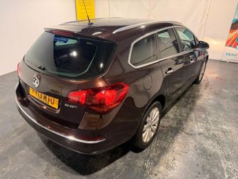 VAUXHALL ASTRA 2.0 CDTi SE Sports Tourer 5dr Diesel Auto Euro 5 (165 ps) AUTOMA