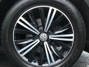 VOLKSWAGEN TIGUAN 2.0 TDI SE Navigation SUV 5dr Diesel DSG Euro 6 (s/s) (150 ps)