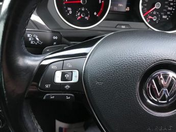 VOLKSWAGEN TIGUAN 2.0 TDI SE Navigation SUV 5dr Diesel DSG Euro 6 (s/s) (150 ps)