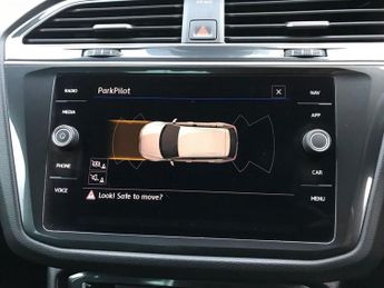 VOLKSWAGEN TIGUAN 2.0 TDI SE Navigation SUV 5dr Diesel DSG Euro 6 (s/s) (150 ps)