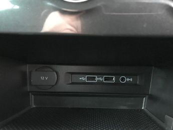 VOLKSWAGEN TIGUAN 2.0 TDI SE Navigation SUV 5dr Diesel DSG Euro 6 (s/s) (150 ps)