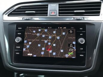 VOLKSWAGEN TIGUAN 2.0 TDI SE Navigation SUV 5dr Diesel DSG Euro 6 (s/s) (150 ps)