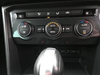 VOLKSWAGEN TIGUAN 2.0 TDI SE Navigation SUV 5dr Diesel DSG Euro 6 (s/s) (150 ps)