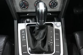 VOLKSWAGEN PASSAT 2.0 TDI BlueMotion Tech SE Business Estate 5dr Diesel DSG Euro 6