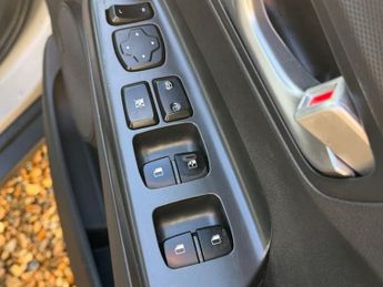 HYUNDAI KONA 39kWh SE Connect SUV 5dr Electric Auto (10.5kW Charger) (136 ps)