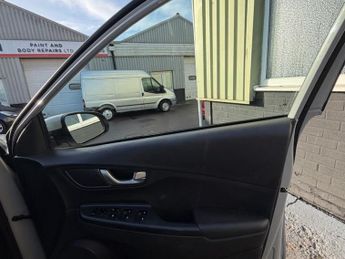 HYUNDAI KONA 39kWh SE Connect SUV 5dr Electric Auto (10.5kW Charger) (136 ps)