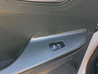 HYUNDAI KONA 39kWh SE Connect SUV 5dr Electric Auto (10.5kW Charger) (136 ps)