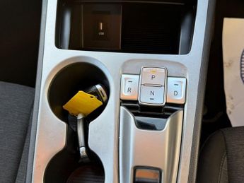 HYUNDAI KONA 39kWh SE Connect SUV 5dr Electric Auto (10.5kW Charger) (136 ps)