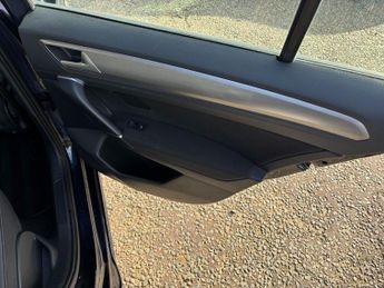 VOLKSWAGEN GOLF SV 1.6 TDI BlueMotion Tech SE MPV 5dr Diesel DSG Euro 6 (s/s) (110 