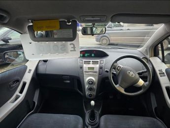 TOYOTA YARIS 1.0 VVT-i TR Hatchback 5dr Petrol Manual (127 g/km, 67 bhp)