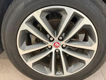 JAGUAR F-PACE 2.0 D180 R-Sport SUV 5dr Diesel Auto Euro 6 (s/s) (180 ps)