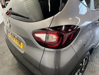 RENAULT CAPTUR 1.5 dCi ENERGY Iconic SUV 5dr Diesel EDC Euro 6 (s/s) (90 ps)