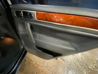 VOLKSWAGEN TOUAREG 3.2 V6 SUV 5dr Petrol Automatic (331 g/km, 216 bhp)