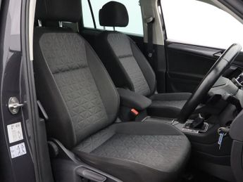 VOLKSWAGEN TIGUAN 1.4 TSI 13kWh Life SUV 5dr Petrol Plug-in Hybrid DSG Euro 6 (s/s