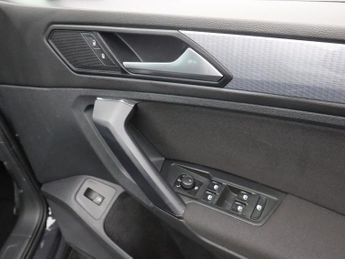 VOLKSWAGEN TIGUAN 1.4 TSI 13kWh Life SUV 5dr Petrol Plug-in Hybrid DSG Euro 6 (s/s