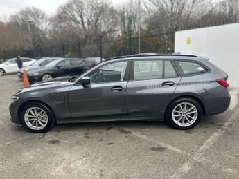 BMW 3 SERIES 2.0 330e 12kWh SE Pro Touring 5dr Petrol Plug-in Hybrid Auto xDr