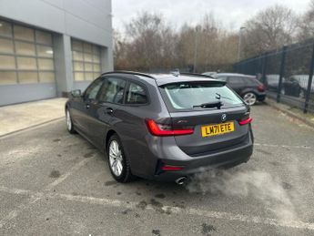 BMW 3 SERIES 2.0 330e 12kWh SE Pro Touring 5dr Petrol Plug-in Hybrid Auto xDr