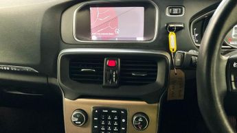 VOLVO V40 CROSS COUNTRY 1.5 T3 GPF Pro Hatchback 5dr Petrol Auto Euro 6 (s/s) (152 ps)