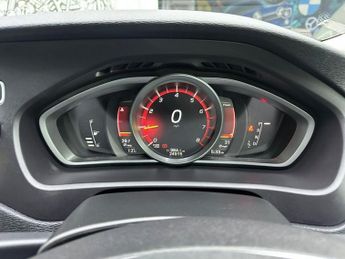 VOLVO V40 CROSS COUNTRY 1.5 T3 GPF Pro Hatchback 5dr Petrol Auto Euro 6 (s/s) (152 ps)