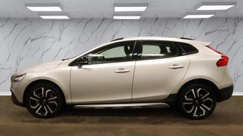 VOLVO V40 CROSS COUNTRY 1.5 T3 GPF Pro Hatchback 5dr Petrol Auto Euro 6 (s/s) (152 ps)