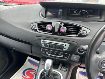 RENAULT SCENIC 1.5 dCi Dynamique TomTom MPV 5dr Diesel EDC Euro 5 (110 ps)