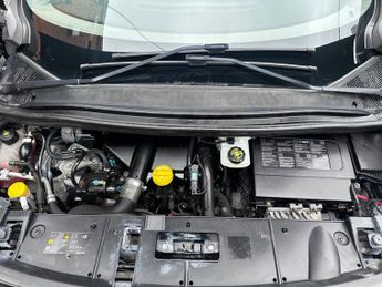 RENAULT SCENIC 1.5 dCi Dynamique TomTom MPV 5dr Diesel EDC Euro 5 (110 ps)