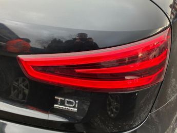 AUDI Q3 2.0 TDI S line SUV 5dr Diesel S Tronic quattro Euro 5 (s/s) (177